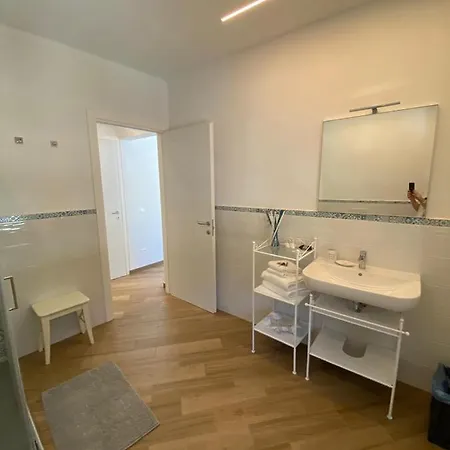 Benedetta E Isabelle Πανσιόν 3*